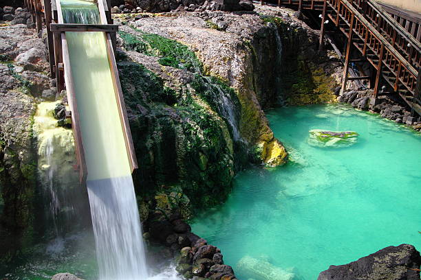 kusatsu hot spring in giappone - gunma foto e immagini stock
