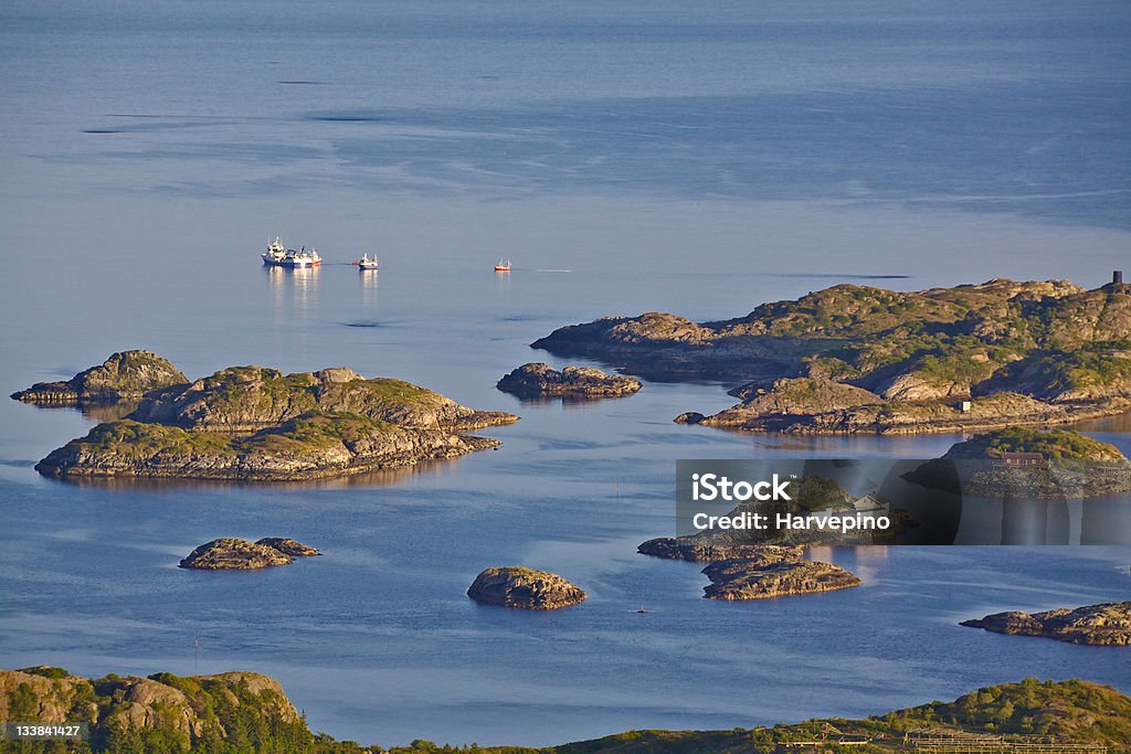Fischereiindustrie auf kleinen Inseln - Lizenzfrei Fels Stock-Foto