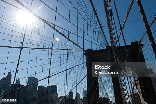 Ponte De Brooklyn - Fotografias de stock e mais imagens de Ao Ar Livre - Ao Ar Livre, Arranha-céu, Azul