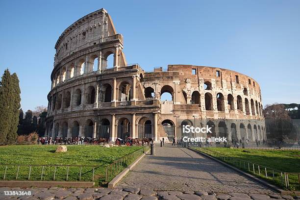 Foto de Coliseu De Roma e mais fotos de stock de Arquitetura - Arquitetura, Arruinado, Capitais internacionais