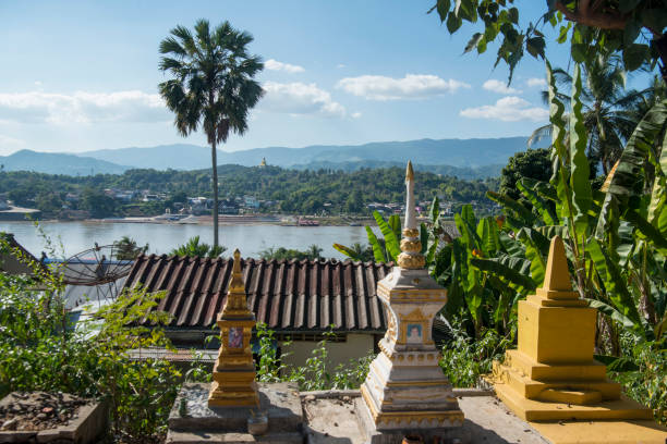 lao huay xay mekong river view - chiang khong imagens e fotografias de stock
