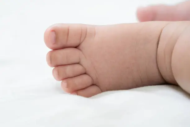 Selective focus baby's foot.health care concept.