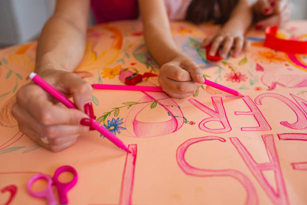 유방암 인식을 증진하는 것에 대해 우리 모두가 긍정적으로 생각해 봅시다. - community outreach connection child paper 뉴스 사진 이미지