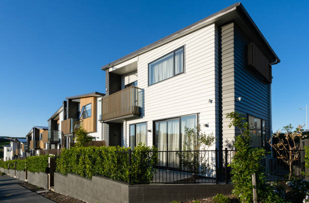 istock Established neighborhood blocks. 1338563299
