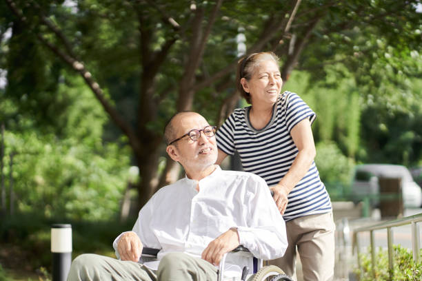 istock Family supporting the elderly in wheelchairs 1338601046