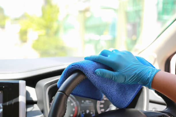 istock Check to clean the dust in the car. 1338689042