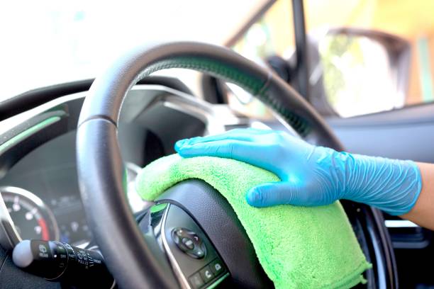 istock Check to clean the dust in the car. 1338689233