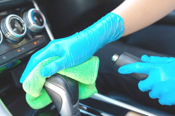 istock Check to clean the dust in the car. 1338689851