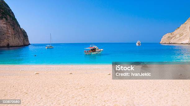 Bella Spiaggia - Fotografie stock e altre immagini di Bellezza naturale - Bellezza naturale, Blu, Calore - Concetto