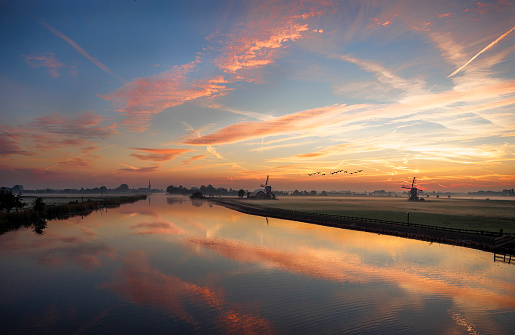 Zicht op Hoogmade over de Does. Hoogmade is een dorp in de Nederlandse gemeente Kaag en Braassem in de provincie Zuid-Holland en ligt in het groene hart van Nederland aan de rivier de Does.