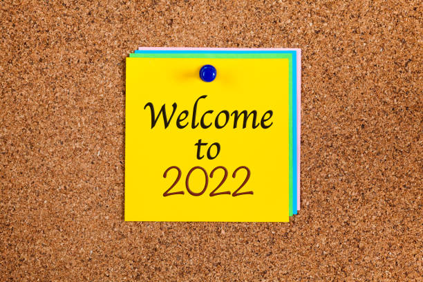 istock Yellow note with phrase Welcome to 2022 on a corkboard. 1338721769