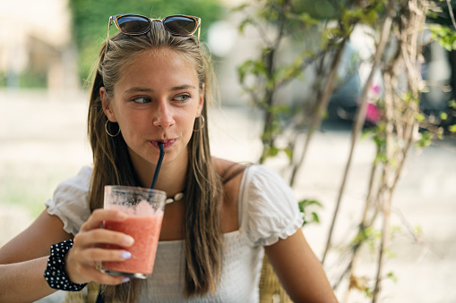 Teenage girl drinking a healthy smoothie.
Canon R5