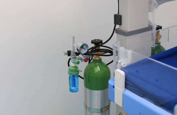 Medical oxygen beside patient bed in hospital, oxygen gas for care a patient respiratory disease and emergency CPR at Hospital Medical oxygen beside patient bed in hospital, oxygen gas for care a patient respiratory disease and emergency CPR at Hospital oxygen tank stock pictures, royalty-free photos & images