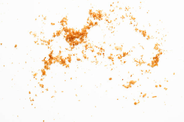 isolierte aufnahme von brotkrümeln auf weißem hintergrund. - crumb stock-fotos und bilder