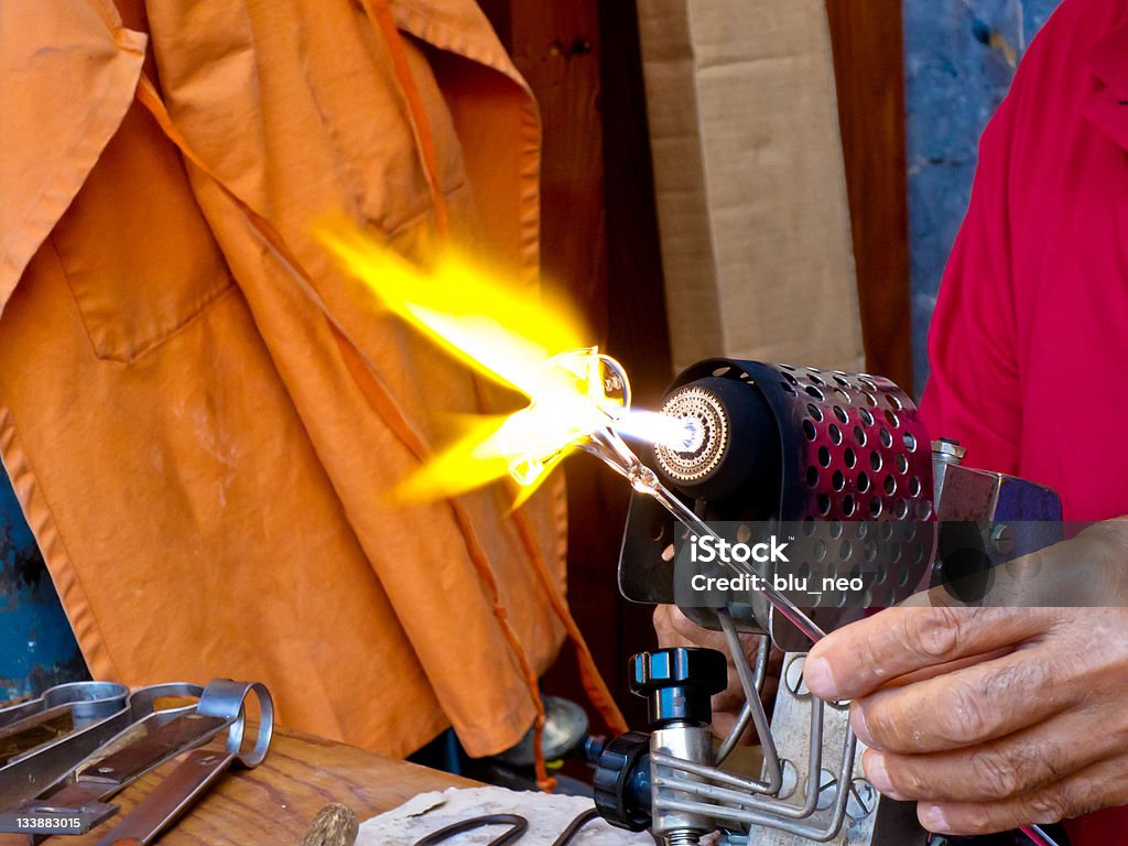 Artisan trabajo con soplete - Foto de stock de Actividad libre de derechos