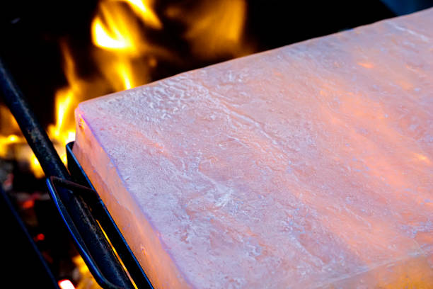 himalayan salt tile - pink salt imagens e fotografias de stock