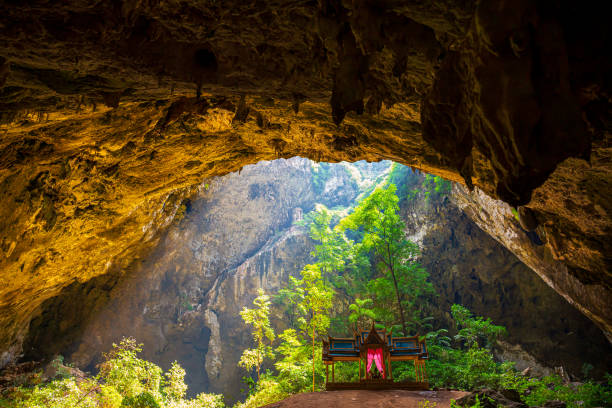 phraya nakhon cave is the most popular attraction is a four-gabled pavilion constructed during the reign of king rama its beauty and distinctive identity the pavilion at prachuap khiri khan,thailand. - phraya nakhon cave imagens e fotografias de stock