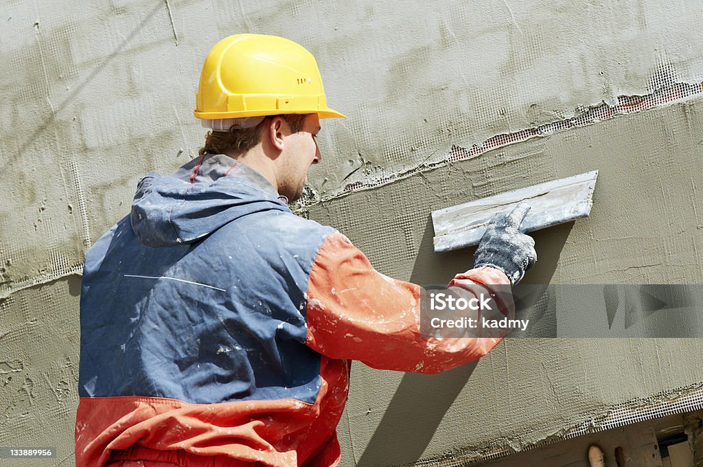 Façade Plasterer de travail - Photo de Façade libre de droits