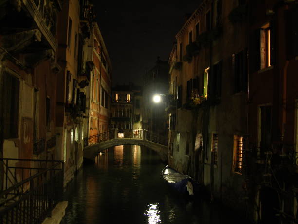Vtnice canal at night