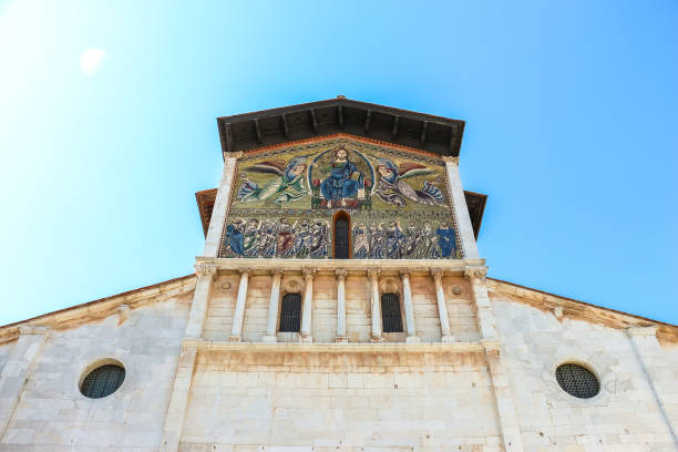 istock Beautiful architecture of catholic church (Basilica di San Frediano) in Lucca. 1338911259