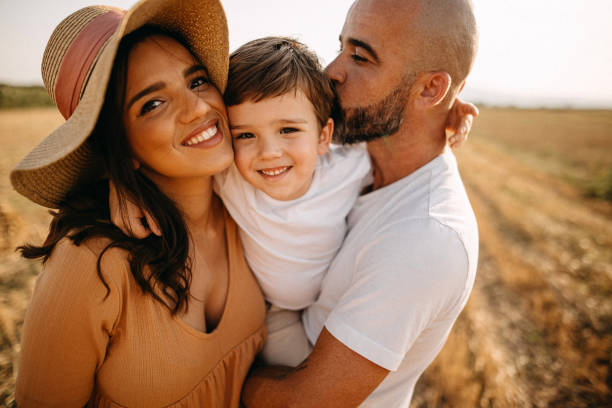 happy family - couple human pregnancy sunset walking imagens e fotografias de stock