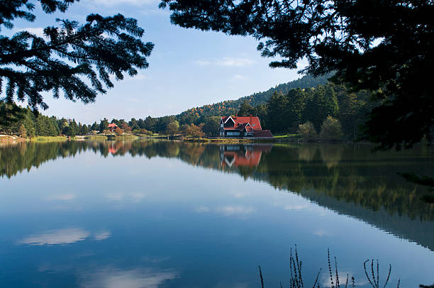 istock Beautiful Lake House 133895594