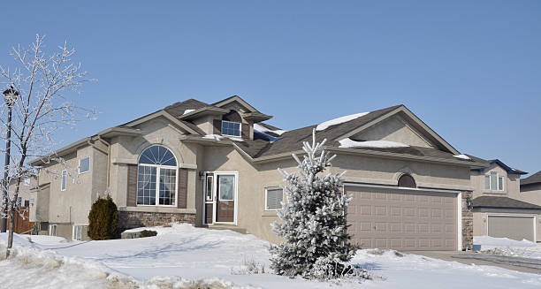 istock house covered in snow 133898851