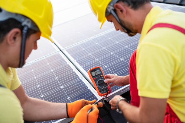 power engineers using multimeter on solar panels on rooftop - solar power station audio imagens e fotografias de stock