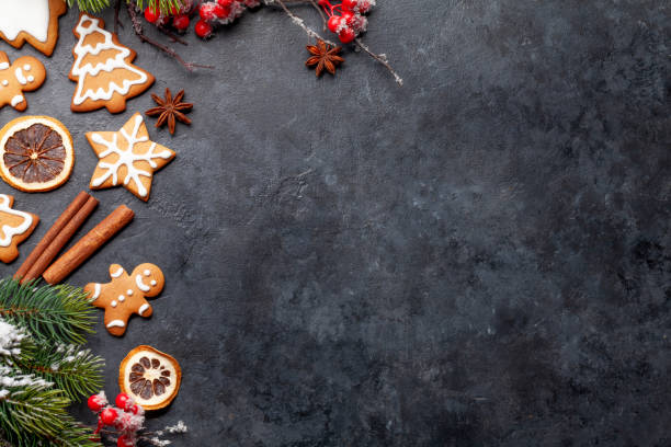 istock Christmas card with gingerbread cookies 1339047374