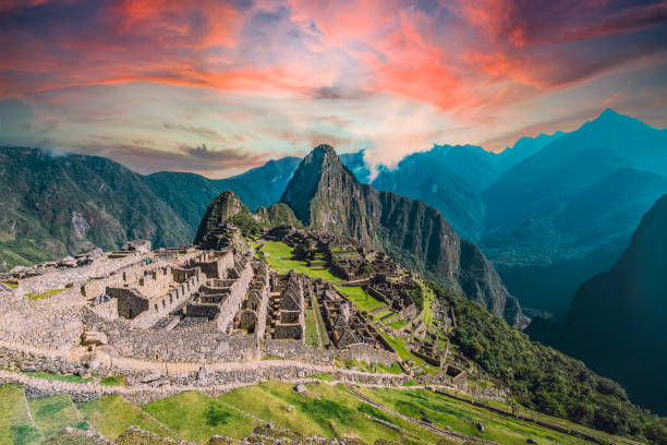 ruinas incas de machu picchu - wall mount fotografías e imágenes de stock