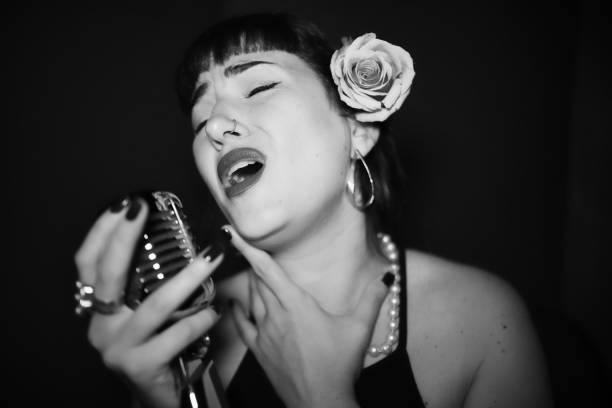 istock The singer of the night! 1339086565