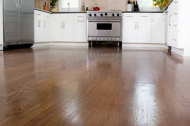 parkettfussboden in der küche - floor hardwood floor domestic kitchen wood stock-fotos und bilder