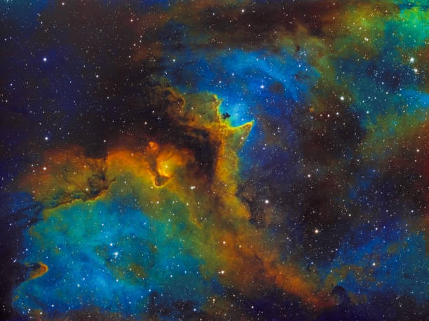 туманность душа (sh2-199, ic 1848) в созвездии кассиопеи, hst изображение - sulphur стоковые фото и изображения