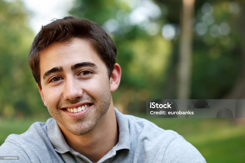 Retrato de hombre joven - Foto de stock de 20-24 años libre de derechos