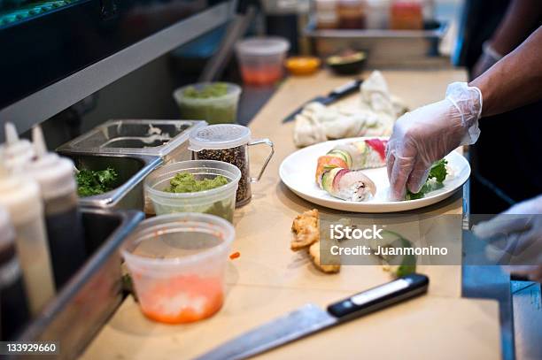 Foto de Bar De Sushi e mais fotos de stock de Abacate - Abacate, Almoço, Bancada de Cozinha - Mobília