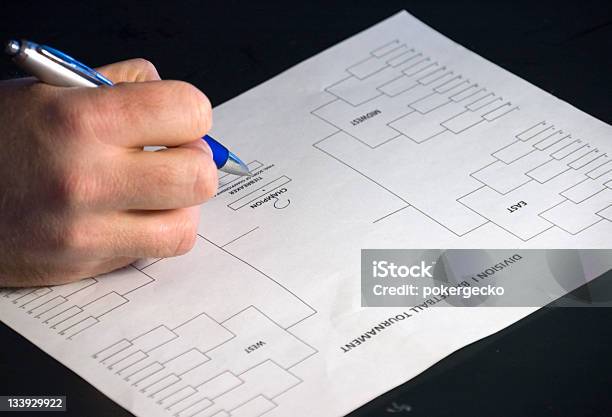 カレッジバスケットボール３月狂 - トーナメント表のストックフォトや画像を多数ご用意 - トーナメント表, 記入する, スポーツ バスケットボール