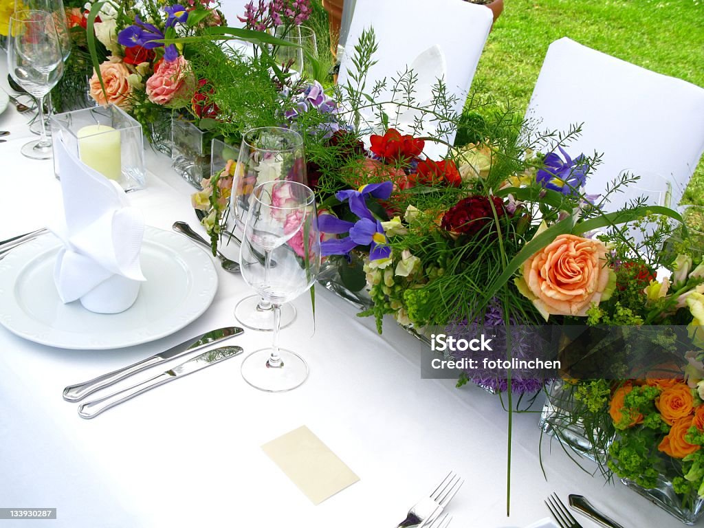 Hochzeitstisch-Anordnung  - Lizenzfrei Gartenparty Stock-Foto