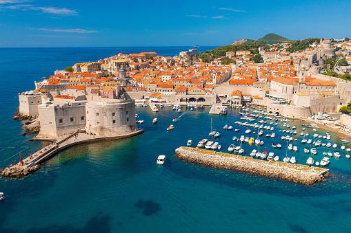 Vista aérea del casco antiguo de Dubrovnik photo