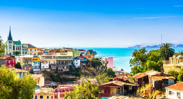 cityscape of historical city of valparaiso - pacific ocean fotos imagens e fotografias de stock
