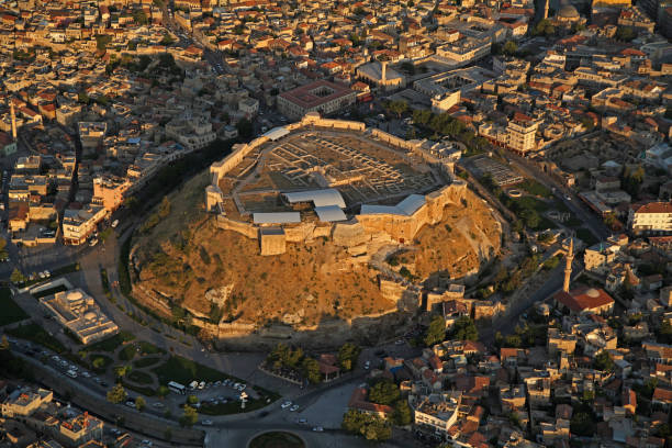 Gaziantep Castle Panorama The historical castle is the center of attraction for tourists in the city center. Although the date of construction is unknown, it became the symbol of the city in the liberation war. gaziantep province stock pictures, royalty-free photos & images