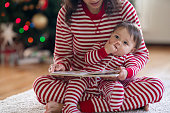 istock Bedtime stories on Christmas Eve 1339362509
