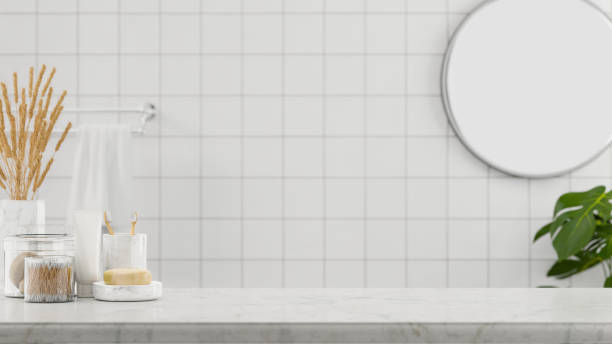 plateau de table en marbre et espace de maquette pour le montage sur fond de salle de bain minimaliste et propre, rendu 3d - salle de bains et toilettes photos et images de collection