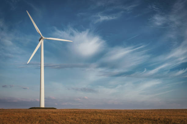 풍력 터빈 블루 서머 스카이 지속 가능한 녹색 전기 - 스와비와 고원 뉴스 사진 이미지