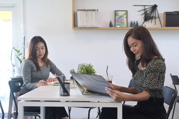istock Two business colleagues discussing project planning at modern workplace. 1339396824