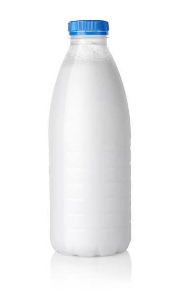 bottiglia di plastica di latte percorso - milk bottle milk plastic bottle foto e immagini stock
