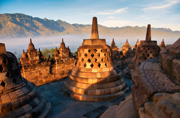 보로부두르 사원에서 이른 아침. - borobudur ruins 뉴스 사진 이미지