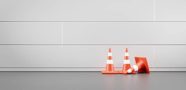 Traffic cones along wall, front view. Realistic orange warning sings on street or in room with white tile wall and grey floor, road works equipment, construction fences, safety barrier, 3d render. conos de tráfico a lo largo de la pared, vista frontal. la advertencia naranja realista canta en la calle o en la habitación con pared de baldosas blancas y piso gris, equipo de obras viales, cercas de construcción, barrera de seguridad, renderizado 3d