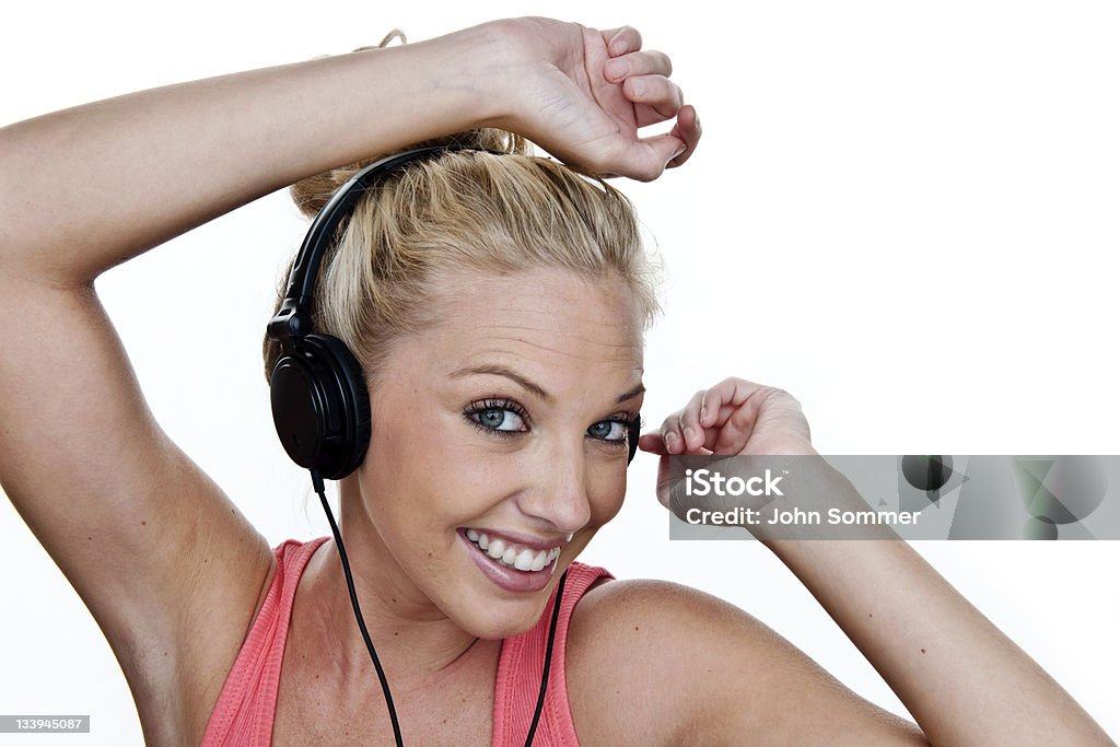Donna ballare e ascoltare musica - Foto stock royalty-free di Abbigliamento casual