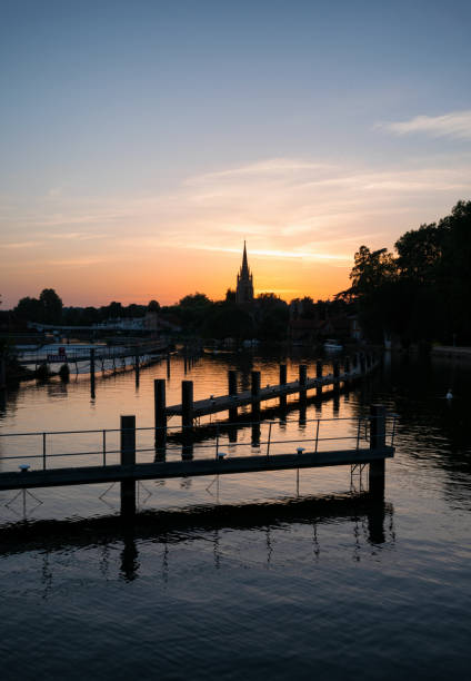 istock Marlow And The River Thames At Sunset 1339460609