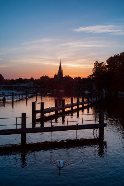 istock Marlow And The River Thames At Sunset 1339460615